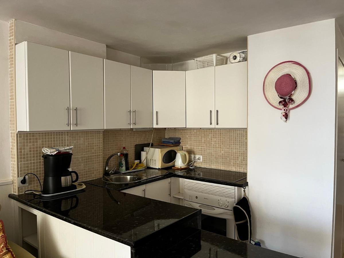 Borinquen Studio Apartment Playa Feñabe Eksteriør billede